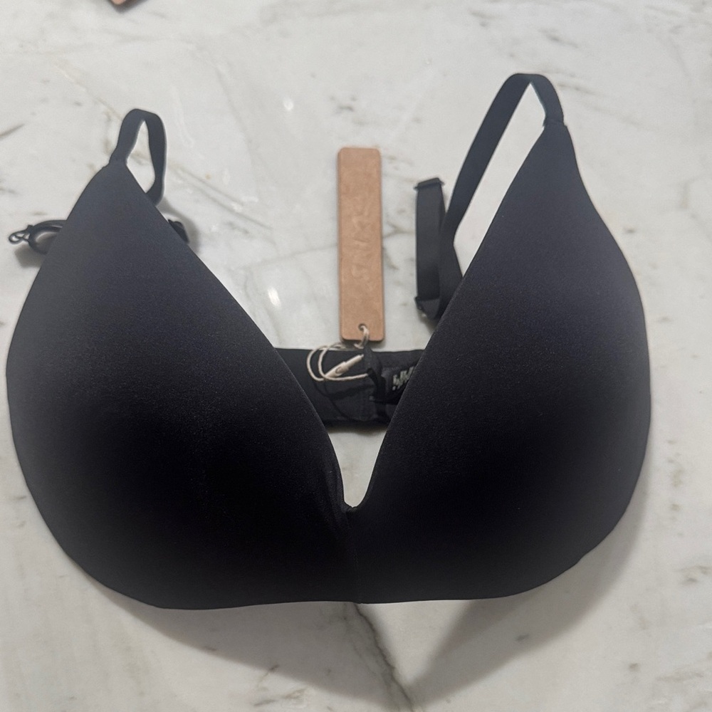 SKIMS Classic Black Plunge Bra wireless size 36D - Picture 2 of 9